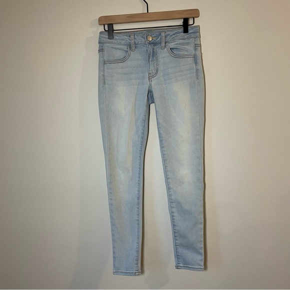 American Eagle Outfitters Denim - American Eagle lightwash super stretch jegging 2 short